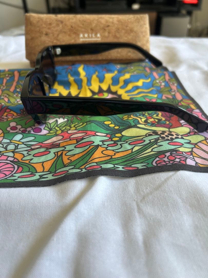 アキラ ブラック サングラス スクエア型