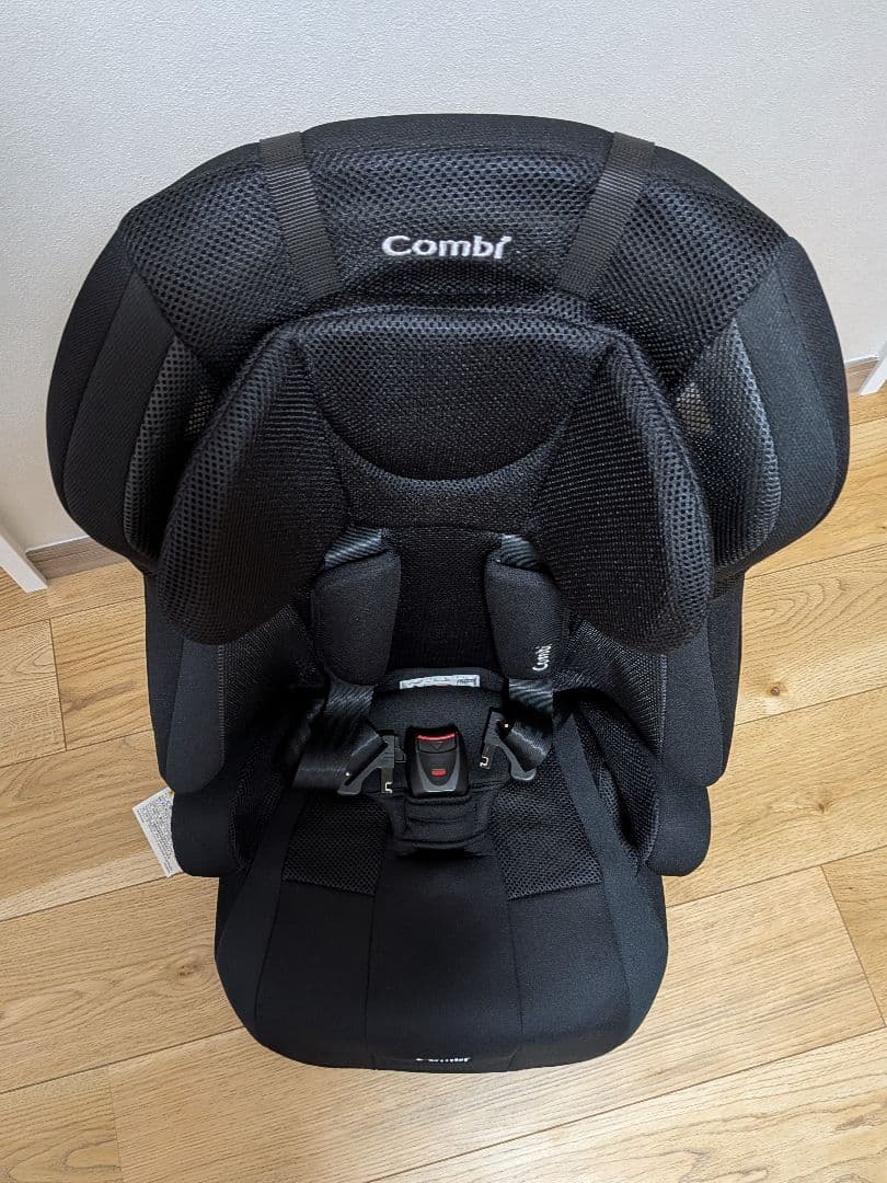 コンビジョイトリップエアスルーGG チャイルドシート．ジュニアシート