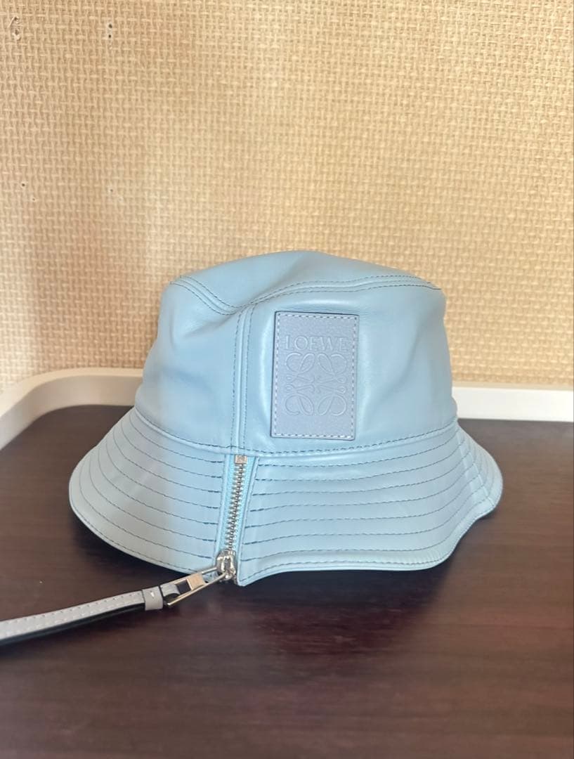 【新品未使用】LOEWE ライトブルーレザーバケットハット