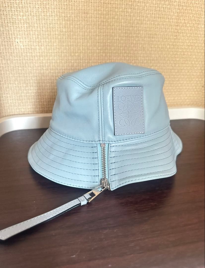 【新品未使用】LOEWE ライトブルーレザーバケットハット