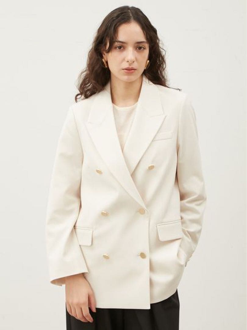 極美品 2025 ミラオーウェン 金釦ダブルブレストロングブレザー アイボリー