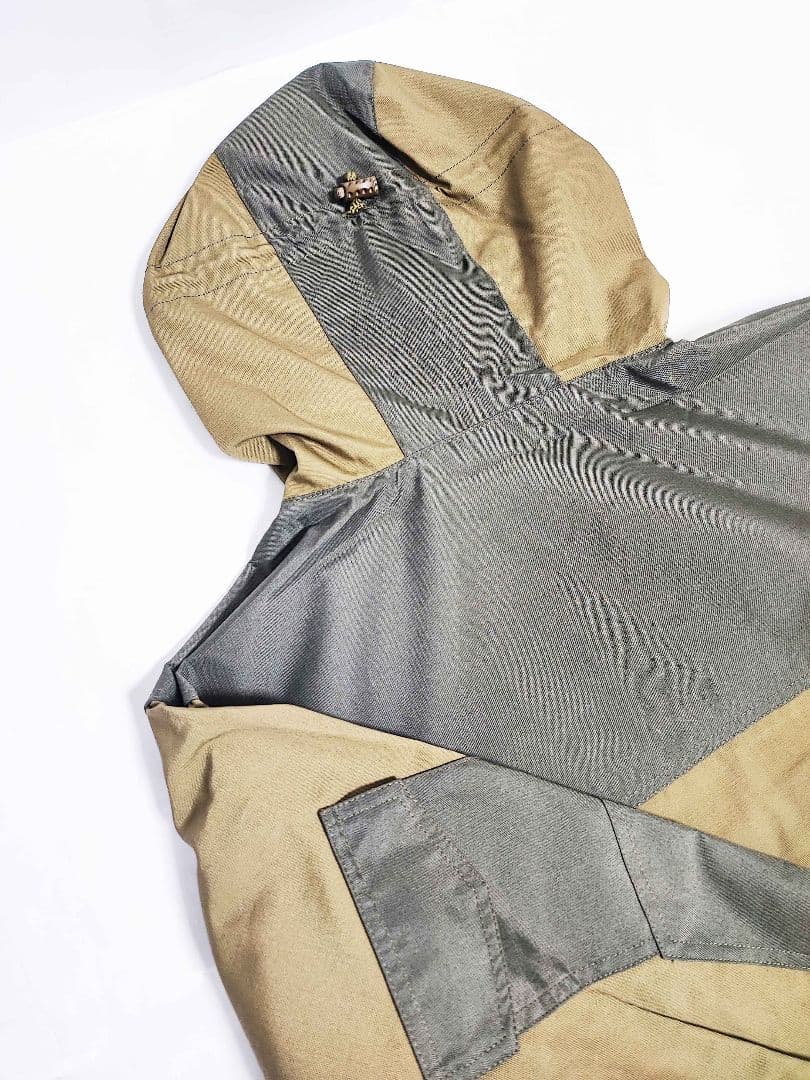 ザリガメ　カーキ色の上下セット、サイズ52-54（3-4）