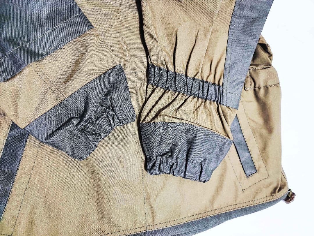 ザリガメ　カーキ色の上下セット、サイズ52-54（3-4）