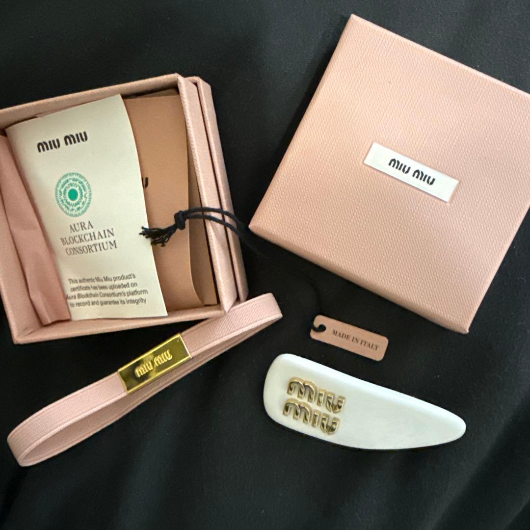 正規品 miu miu ヘアピン ホワイト　ミュウミュウ
