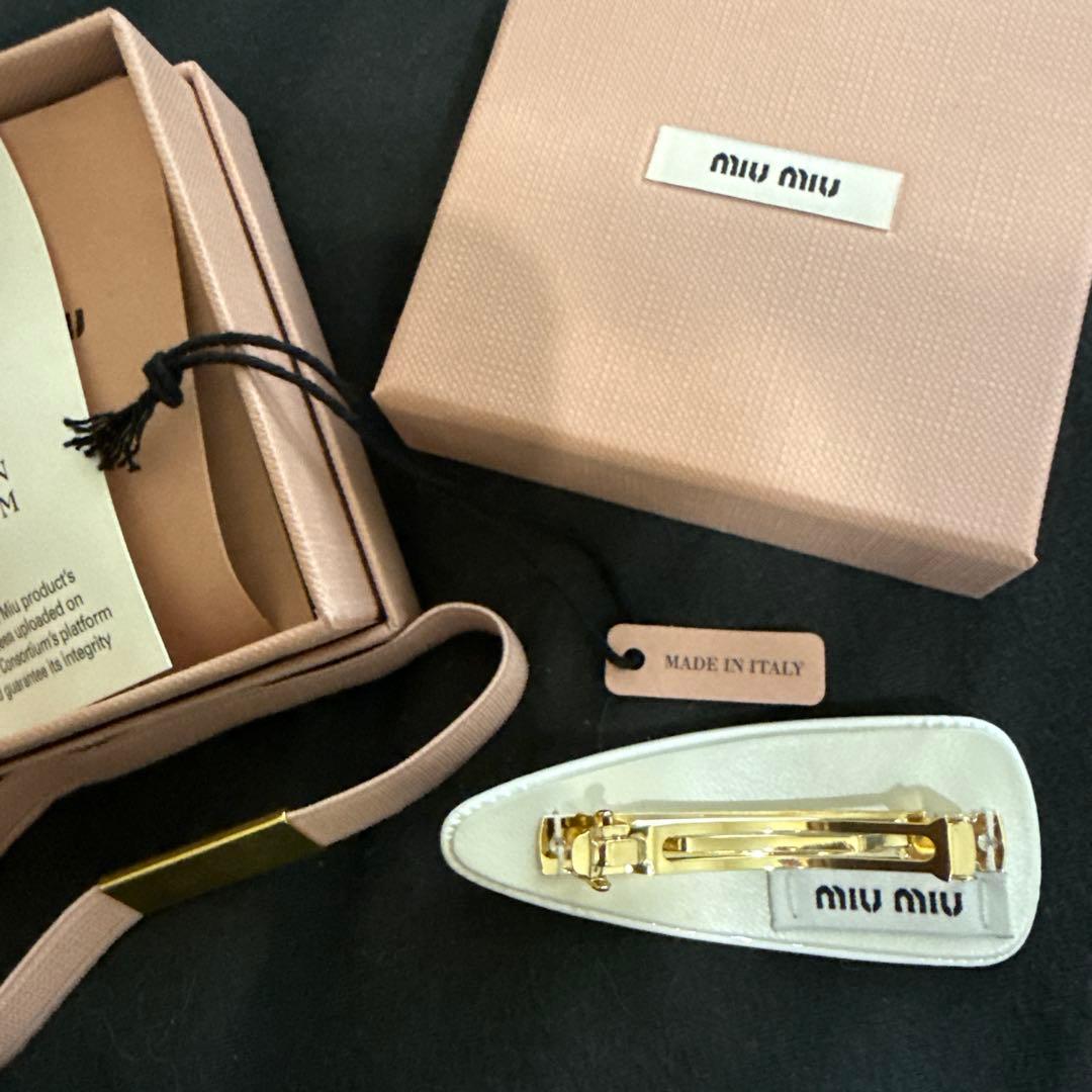 正規品 miu miu ヘアピン ホワイト　ミュウミュウ