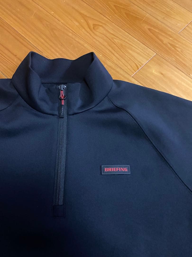 BRIEFING ブリーフィング　黒で背中に3Dロゴが付いた襟付きトレーナー L