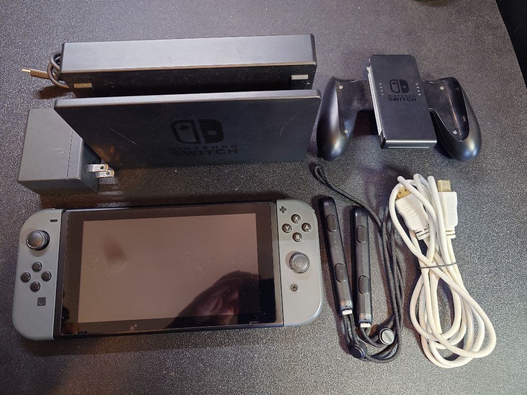 Nintendo Switch 本体 + 付属品 中古