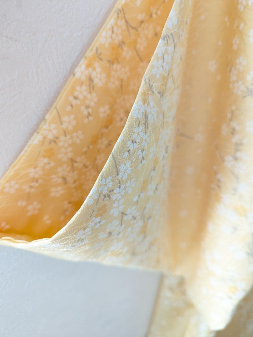 きものやまと誂製 カラー長襦袢 薄黄地に桜 半襟付き