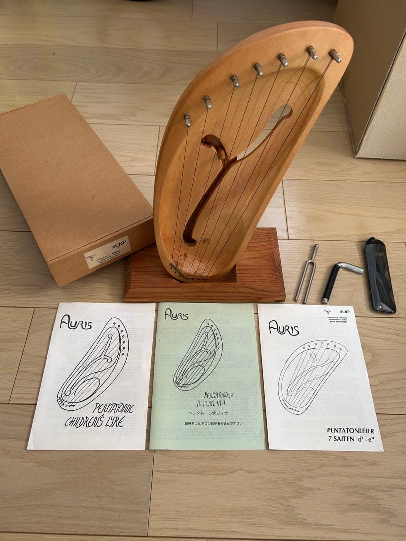 アウリスリィラ（ペンタトーン式七弦楽器）　スウェーデン製