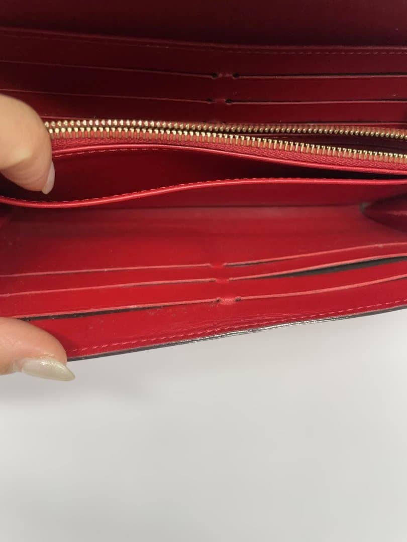 長財布　ヴィトン　ポルトフォイユサラ　ヴェルニ