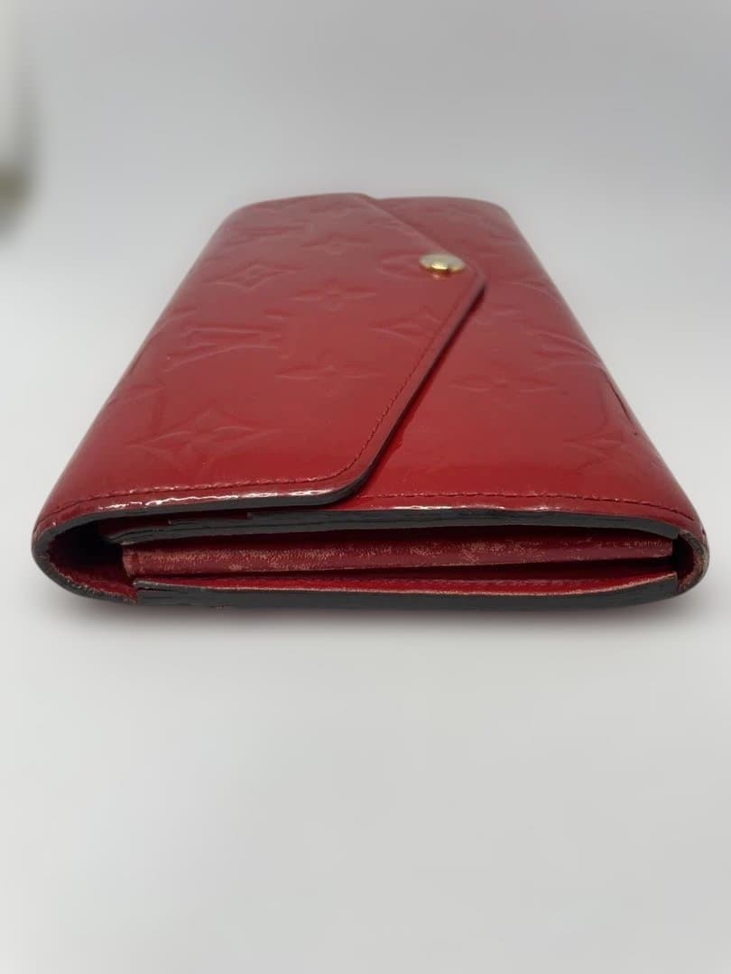 長財布　ヴィトン　ポルトフォイユサラ　ヴェルニ