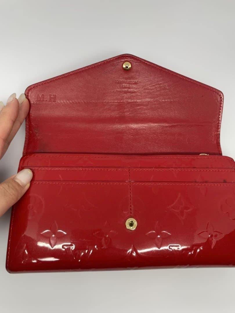 長財布　ヴィトン　ポルトフォイユサラ　ヴェルニ