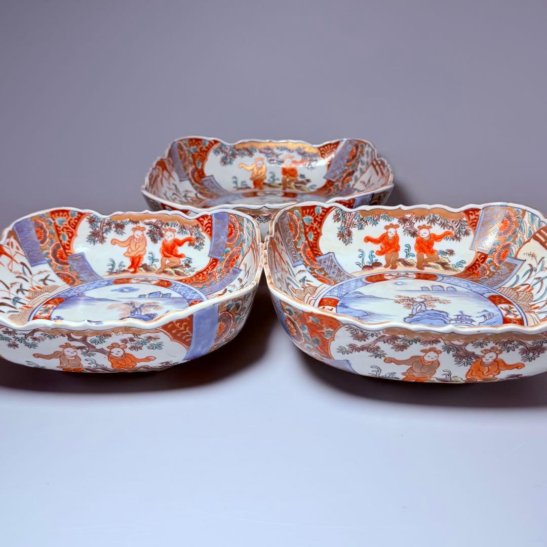 古伊万里　色絵風景画人物図三ツ鉢揃　二重四ツ足高台　四角鉢　珍品　古美術