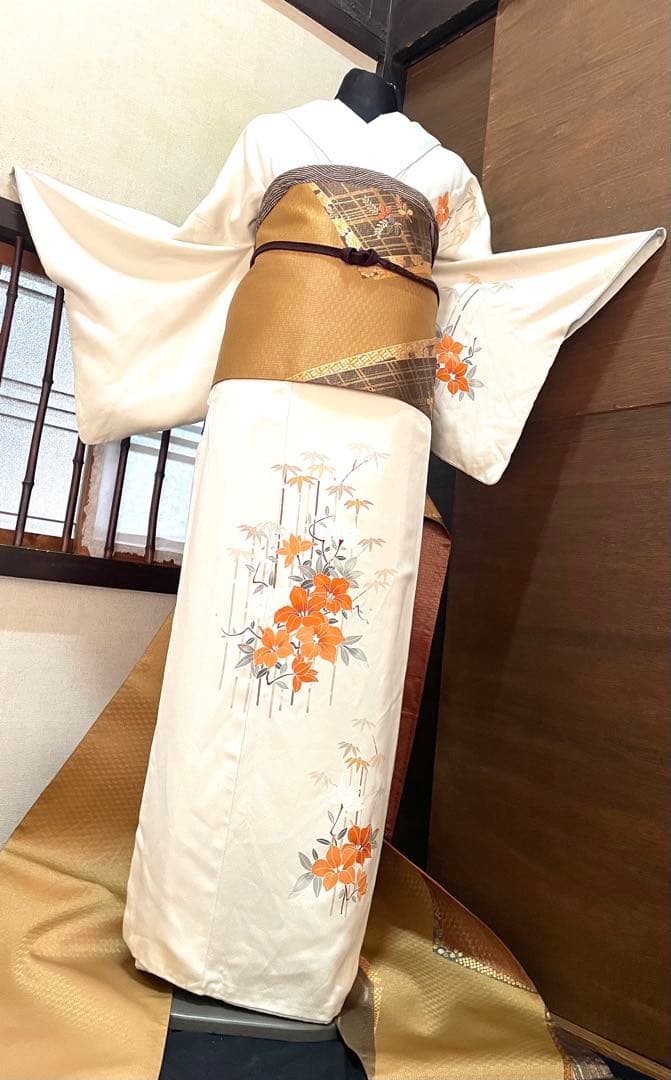 訪問着 フルセット5点サイズM〜Ｌ手描き友禅正絹　太鼓柄袋帯刺繍　草花文金糸金彩