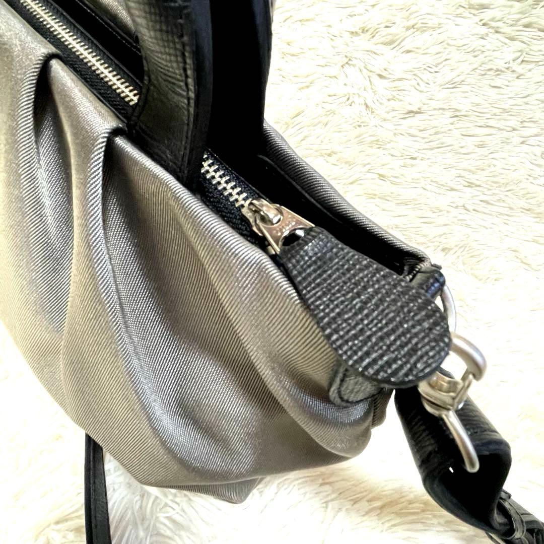 【未使用品】 IBIZA 2wayショルダーバッグ グレー ポンパ　チャーム付き