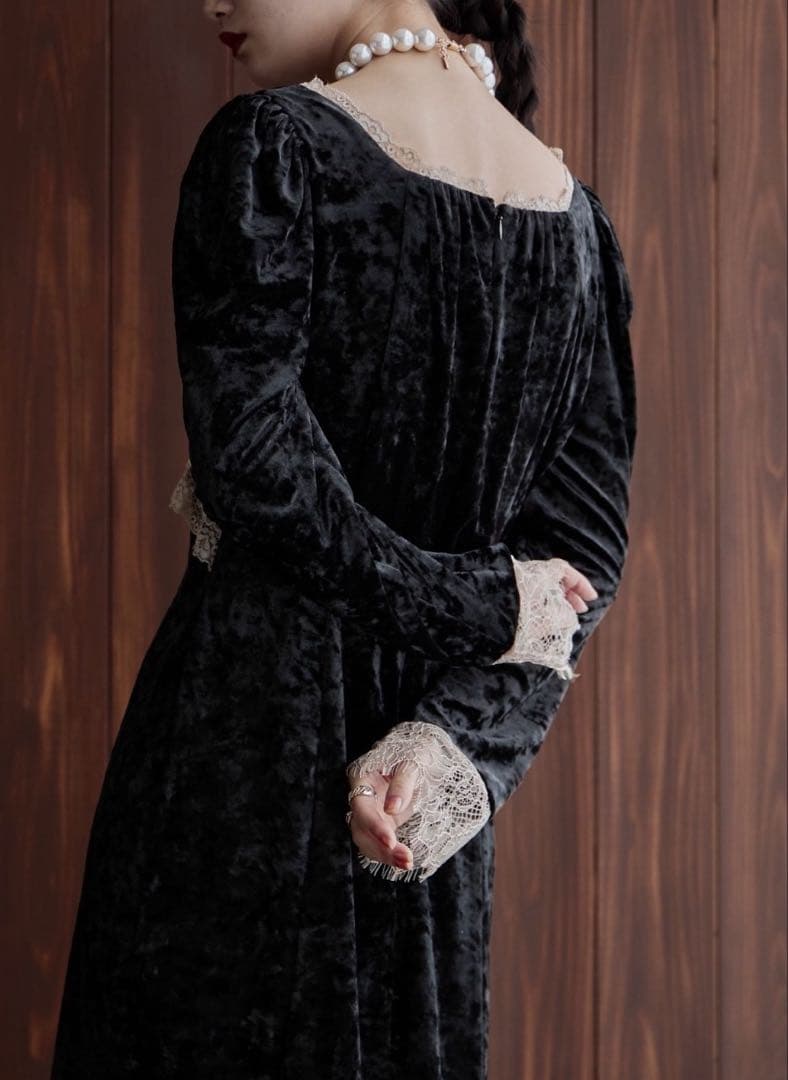 etoll. クラッシュベロアランジェリー風ドレス