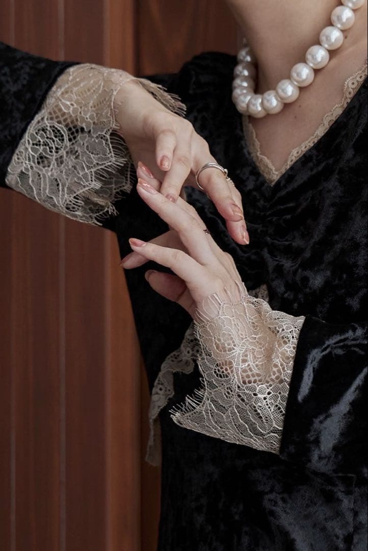 etoll. クラッシュベロアランジェリー風ドレス