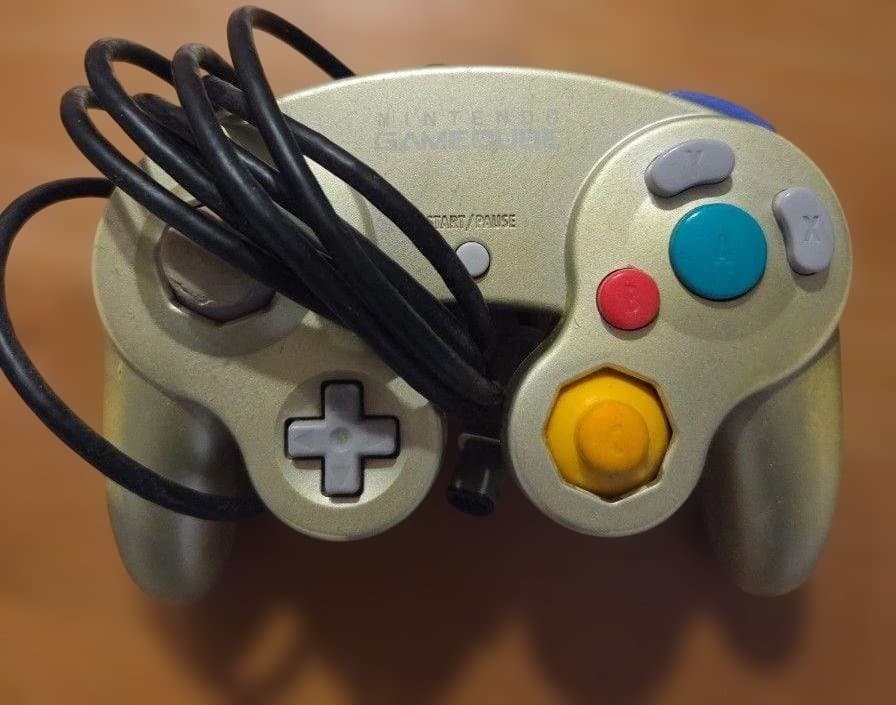 ゲームキューブ コントローラ（スターライトゴールド）