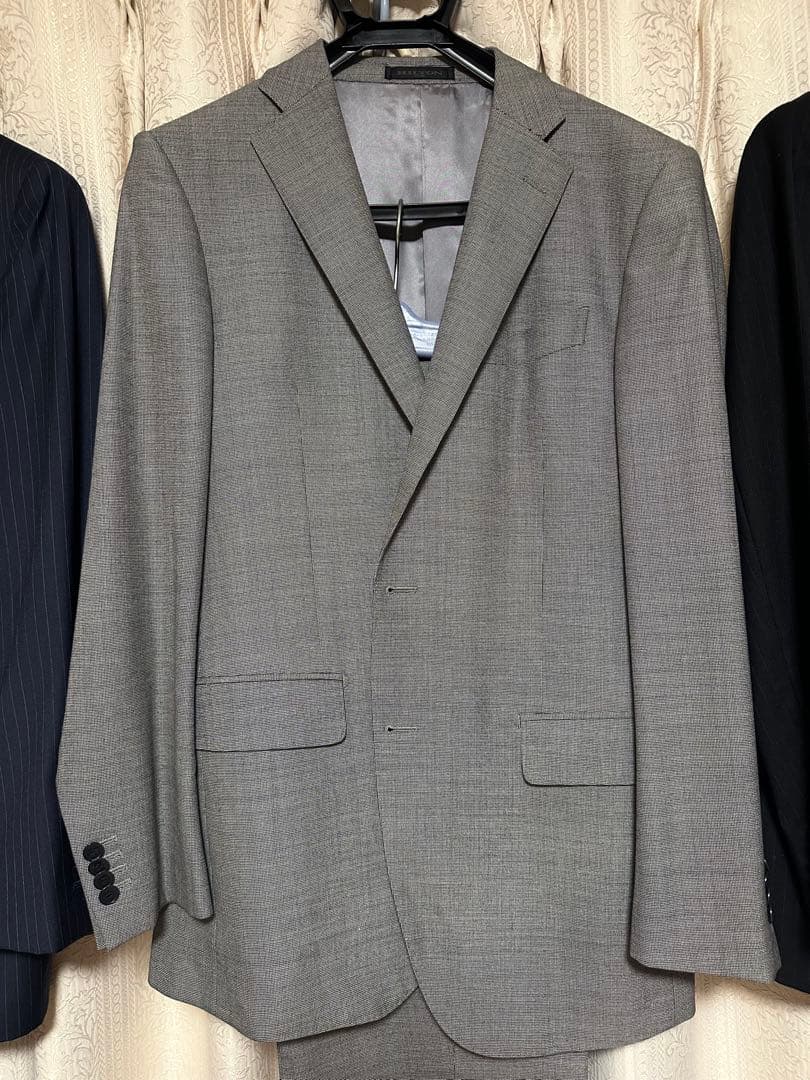 ビジネススーツ 3点セット ネイビー グレー ブラック　HILTON 洋服の青山