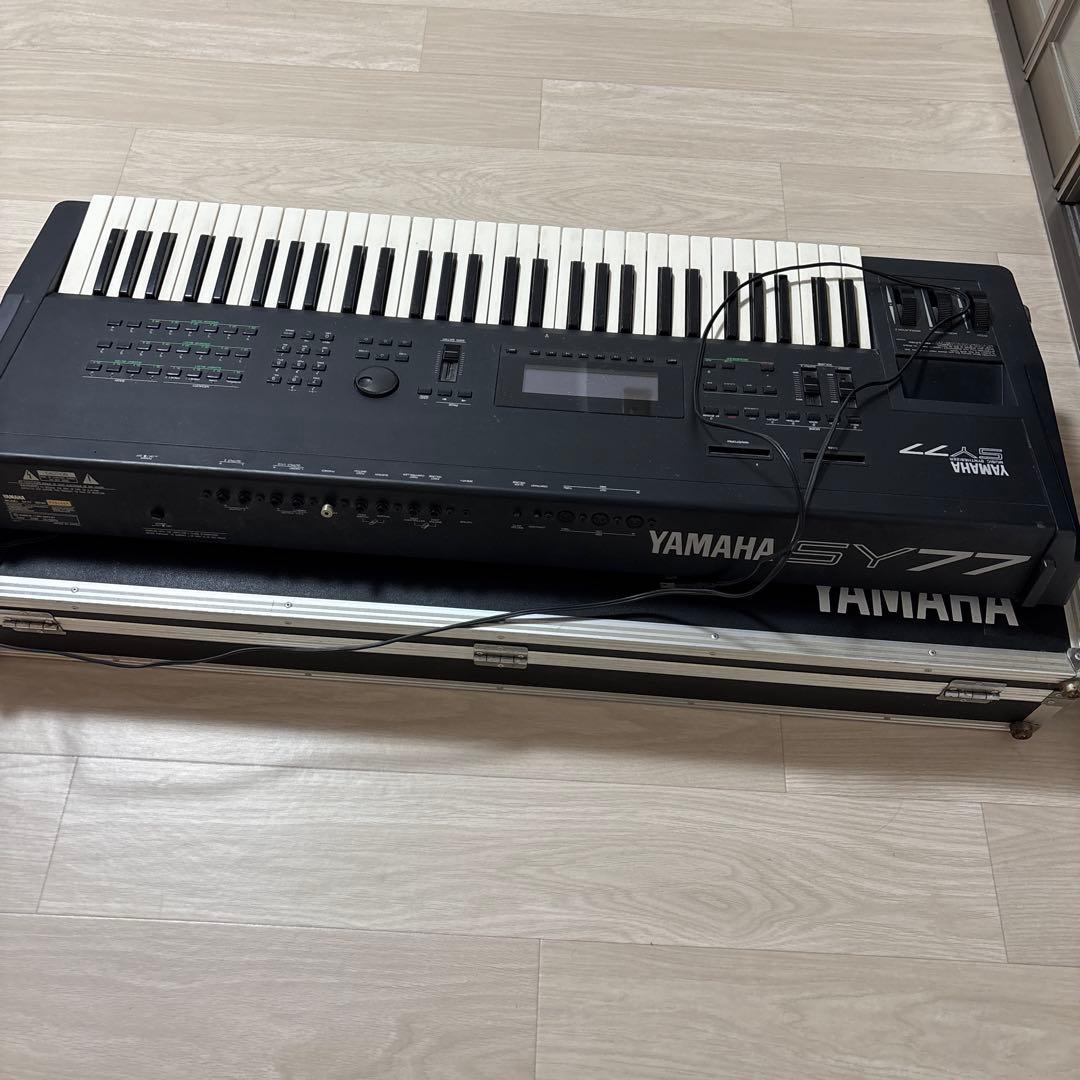 Yamaha SY77 シンセサイザー ケース付き