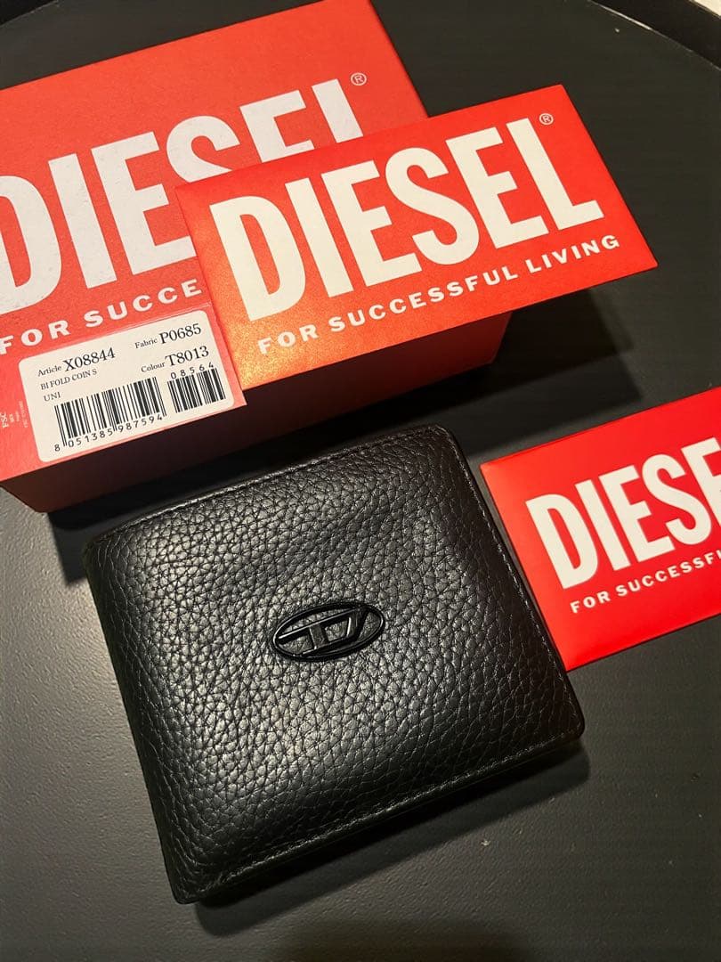 DIESEL 二つ折り財布　オールブラック　1dr Dロゴ　財布　シボ　黒