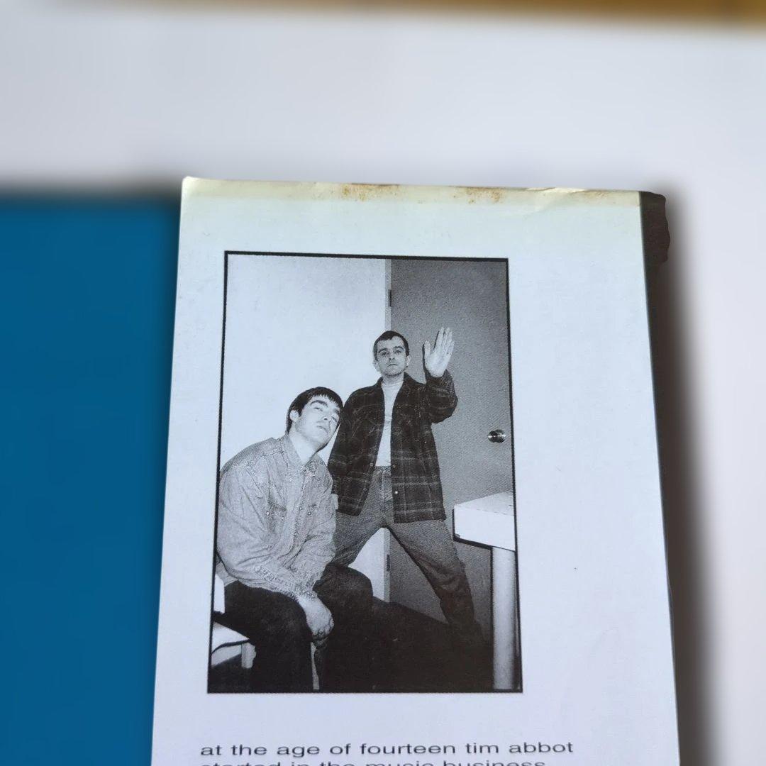 アート・デザイン・音楽 oasis. definitely. Tim Abbot