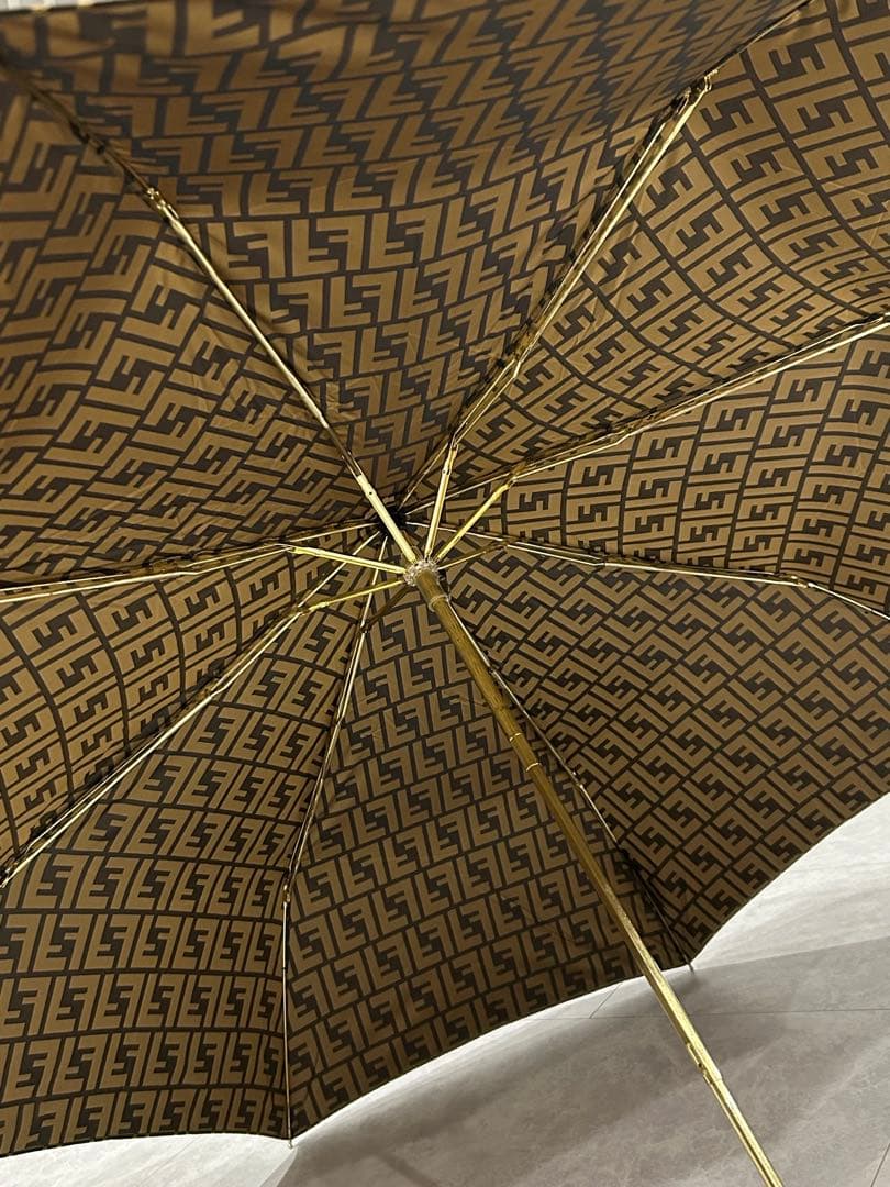 【人気】FDNDI フェンディ 折り畳み傘 ワンタッチ開閉 ズッカ 総柄