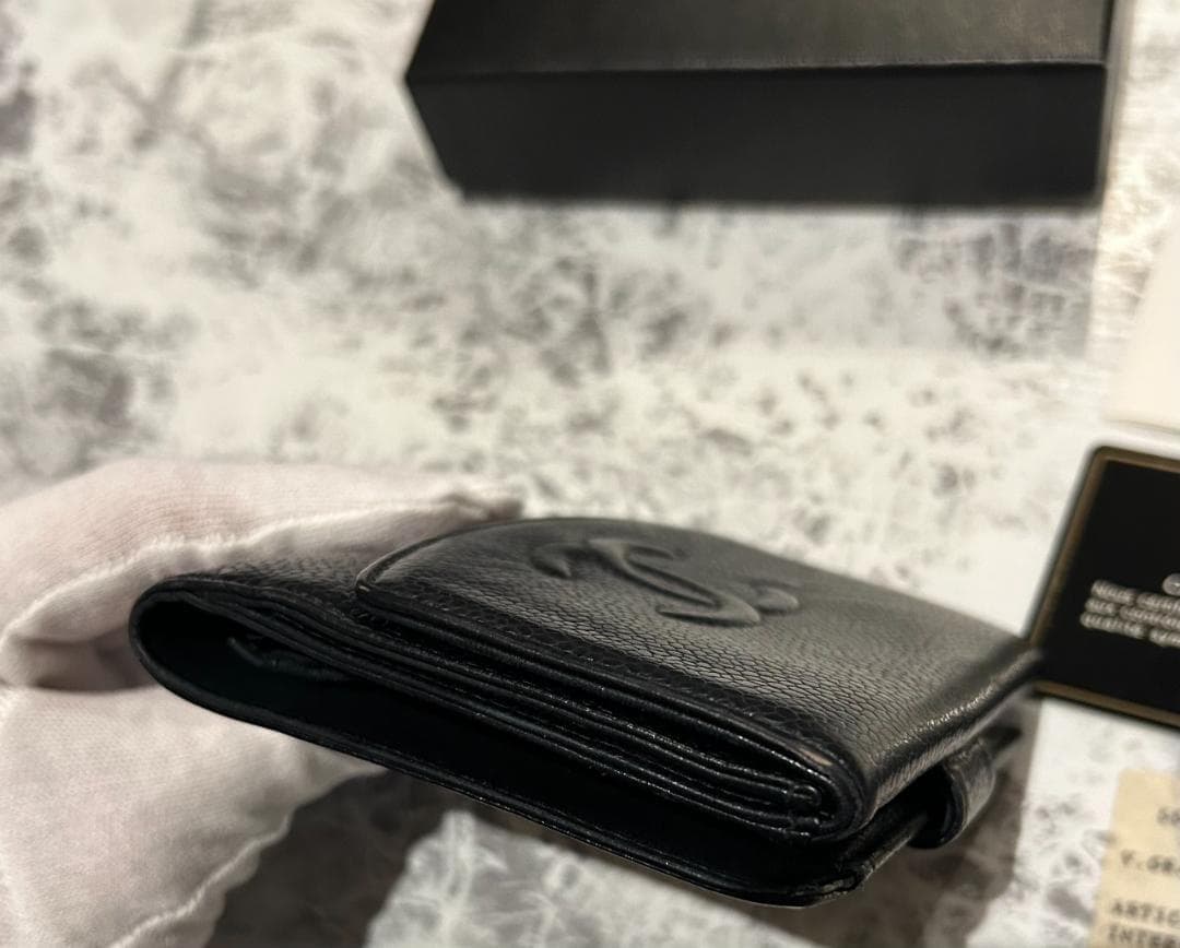 CHANEL シャネル　キャビアスキン　二つ折り財布 ココマーク