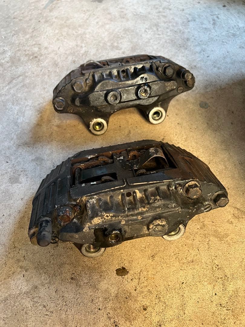 R32 ブレーキキャリパー　フロント、リア