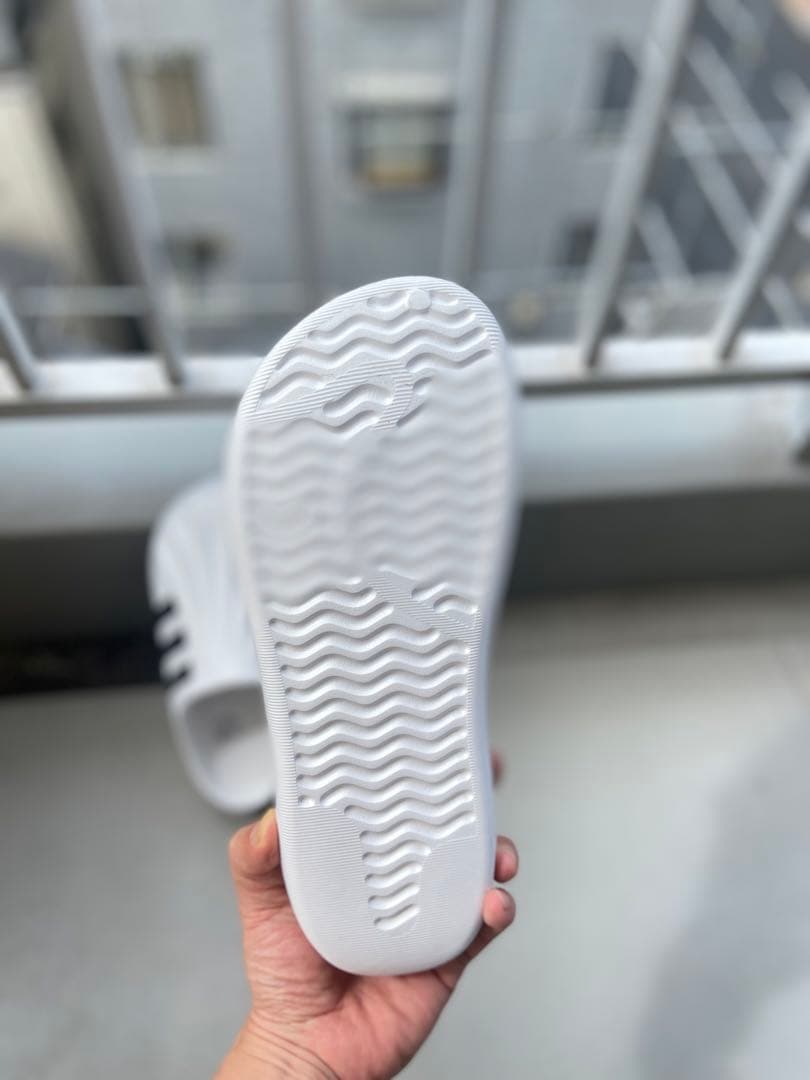 アディダスadidasサンダル　スリッパ43(270cm)