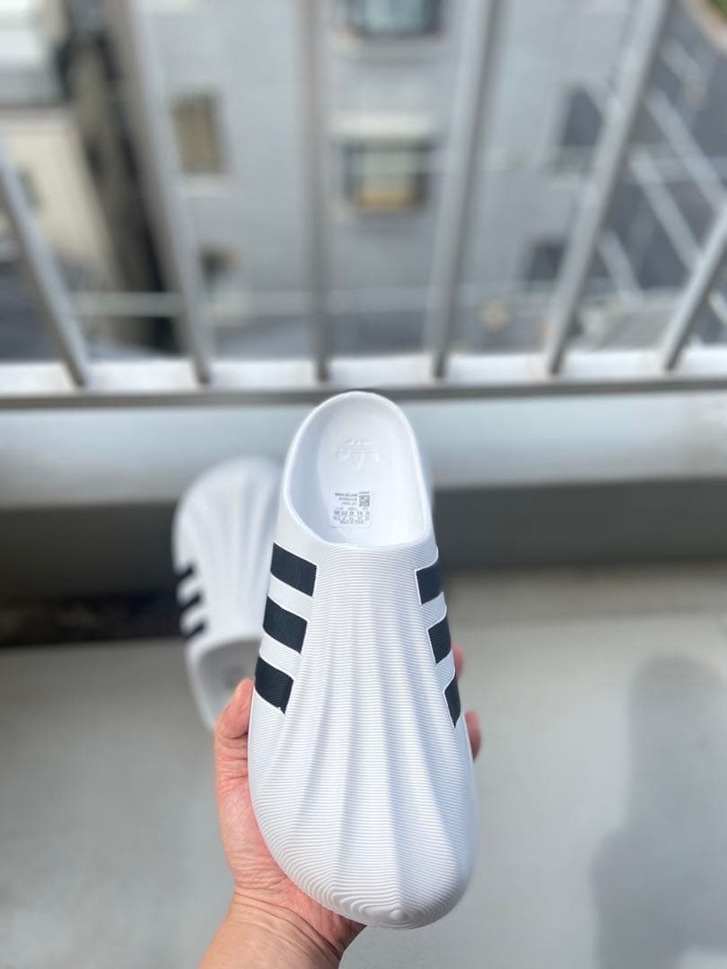 アディダスadidasサンダル　スリッパ43(270cm)