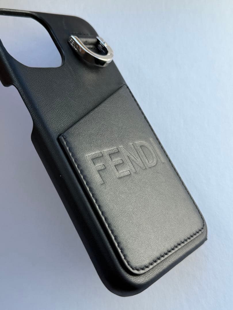 FENDI ブラックレザーケース　iPhone15