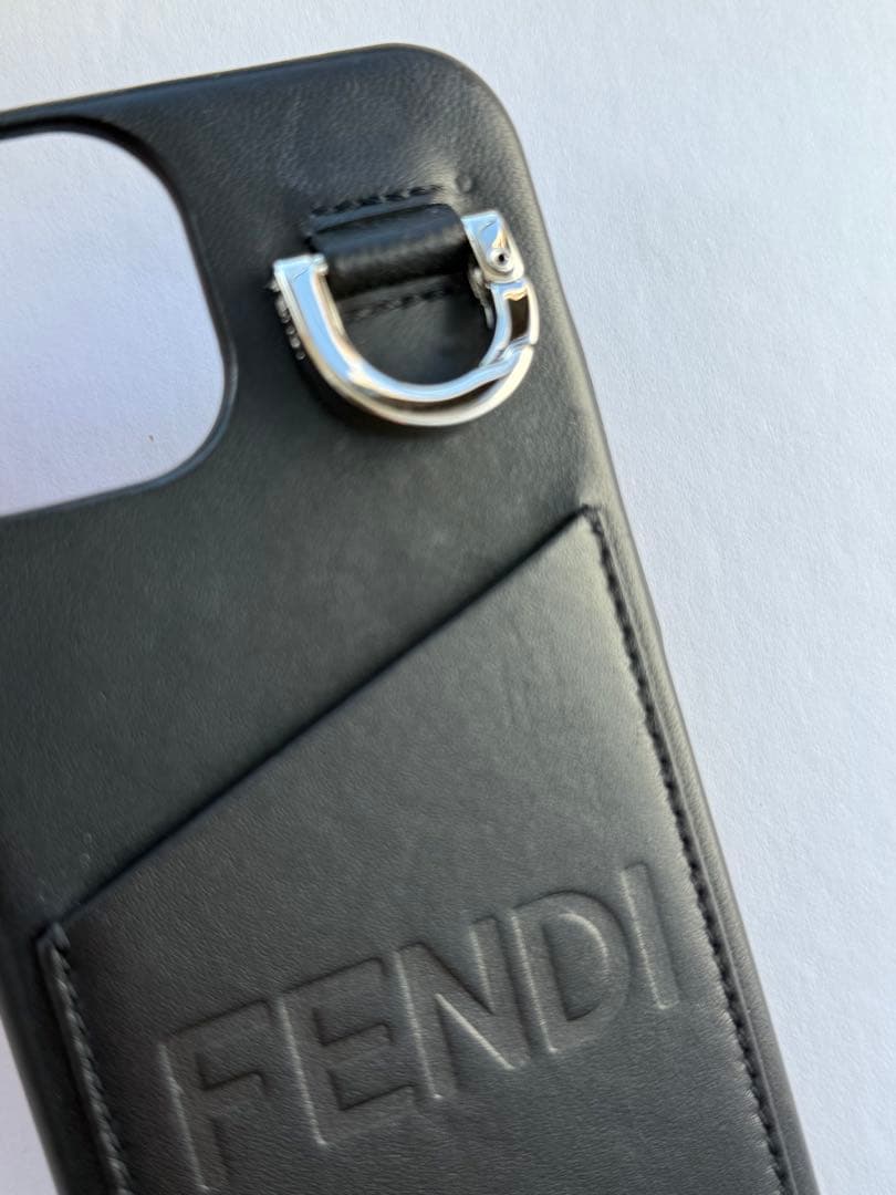 FENDI ブラックレザーケース　iPhone15