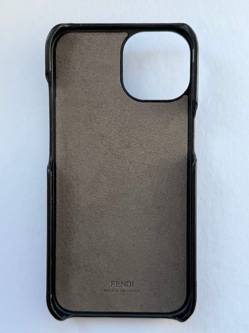 FENDI ブラックレザーケース　iPhone15