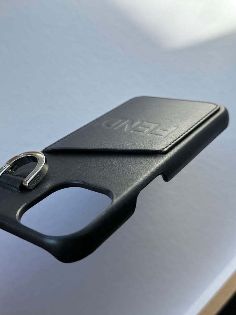 FENDI ブラックレザーケース　iPhone15