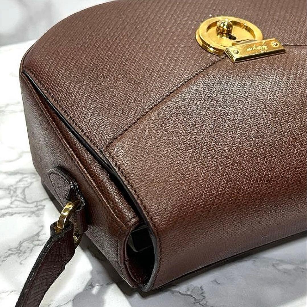 フェラガモ　ショルダーバッグ/フェラガモ　バッグ　斜めがけ　ヴィンテージバッグ