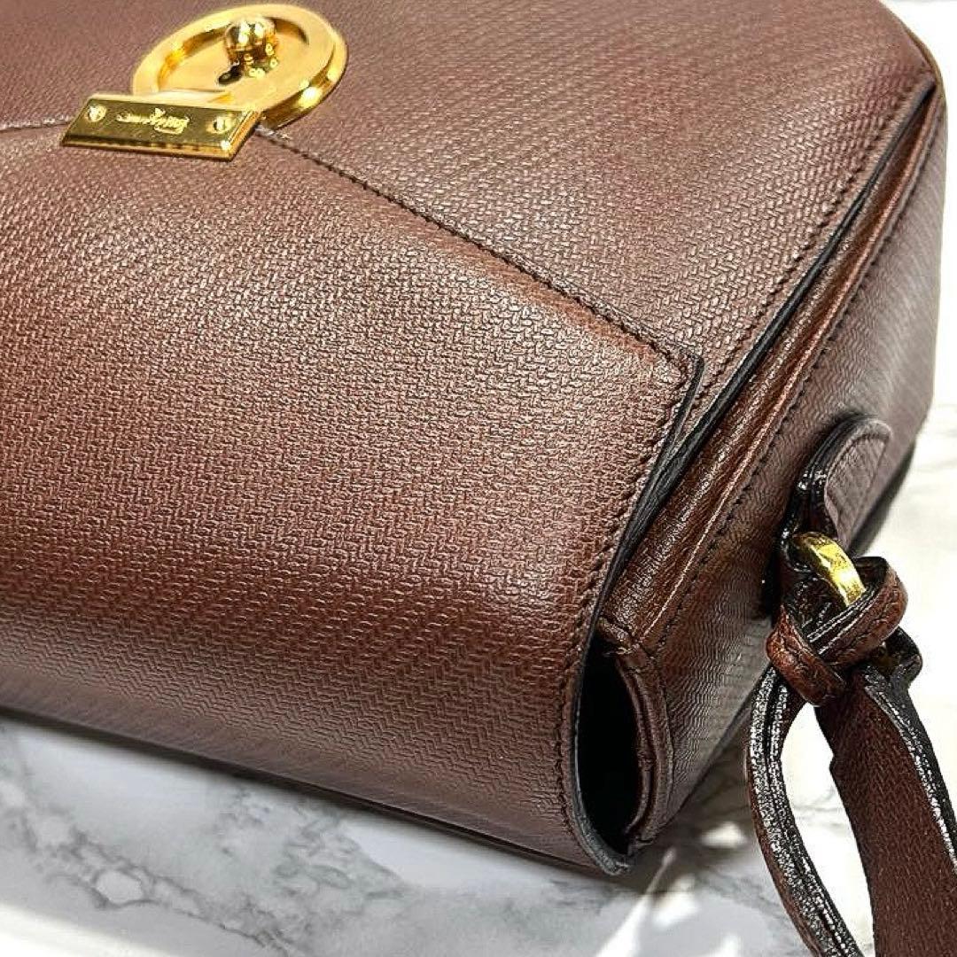 フェラガモ　ショルダーバッグ/フェラガモ　バッグ　斜めがけ　ヴィンテージバッグ