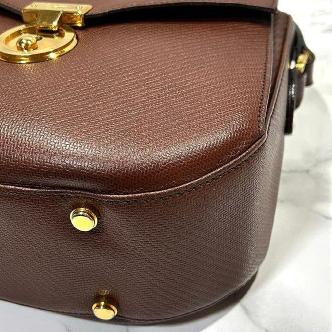 フェラガモ　ショルダーバッグ/フェラガモ　バッグ　斜めがけ　ヴィンテージバッグ