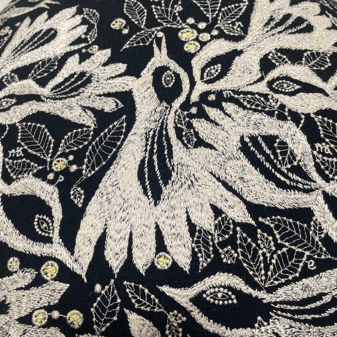 大幅値下げ　ミナペルホネン　エッグクッション　carnival ブラック