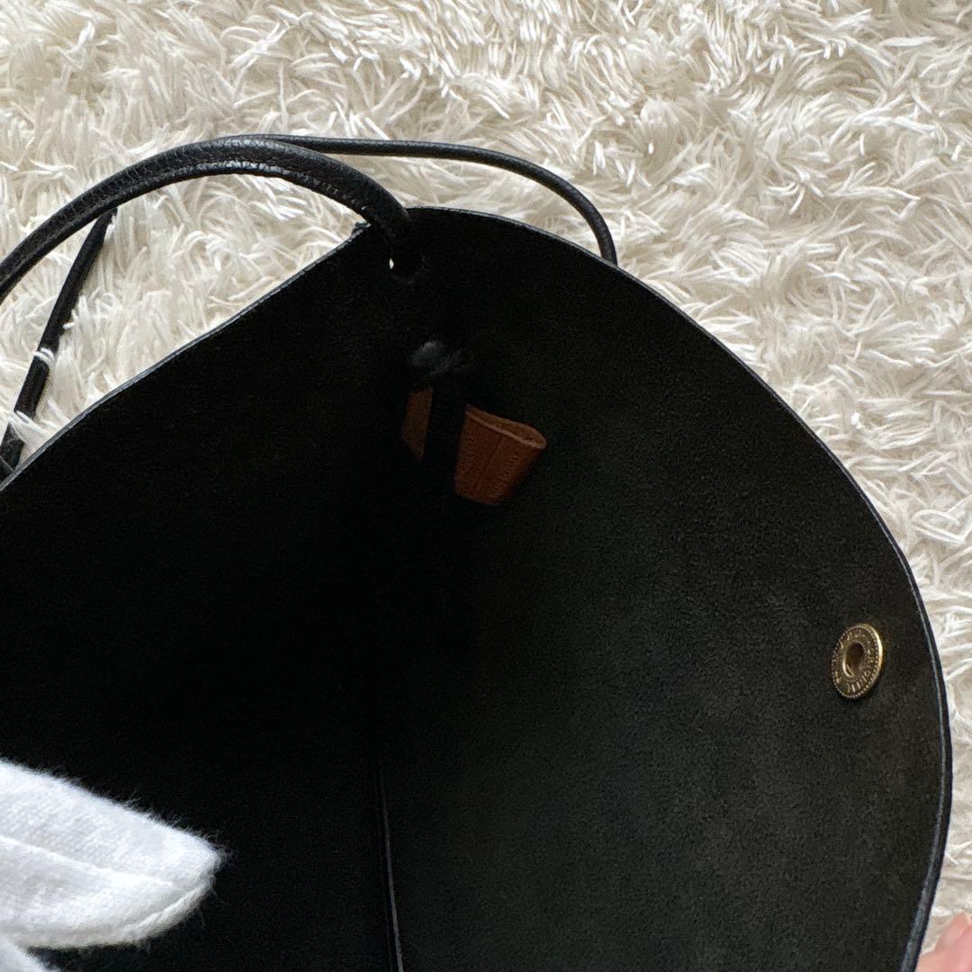 ✨極美品✨イルビゾンテ 本革 クロスボディバッグ　ショルダーバッグ　ブラック