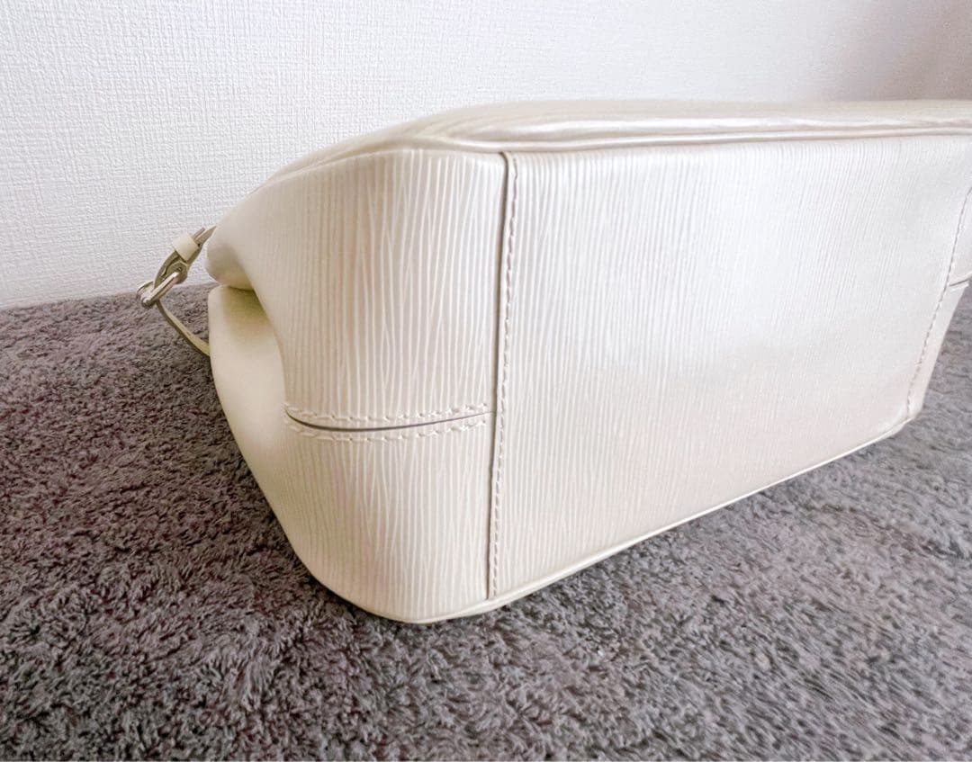 LOUIS VUITTON ルイヴィトン パッシィPM エピ 白 M5926J