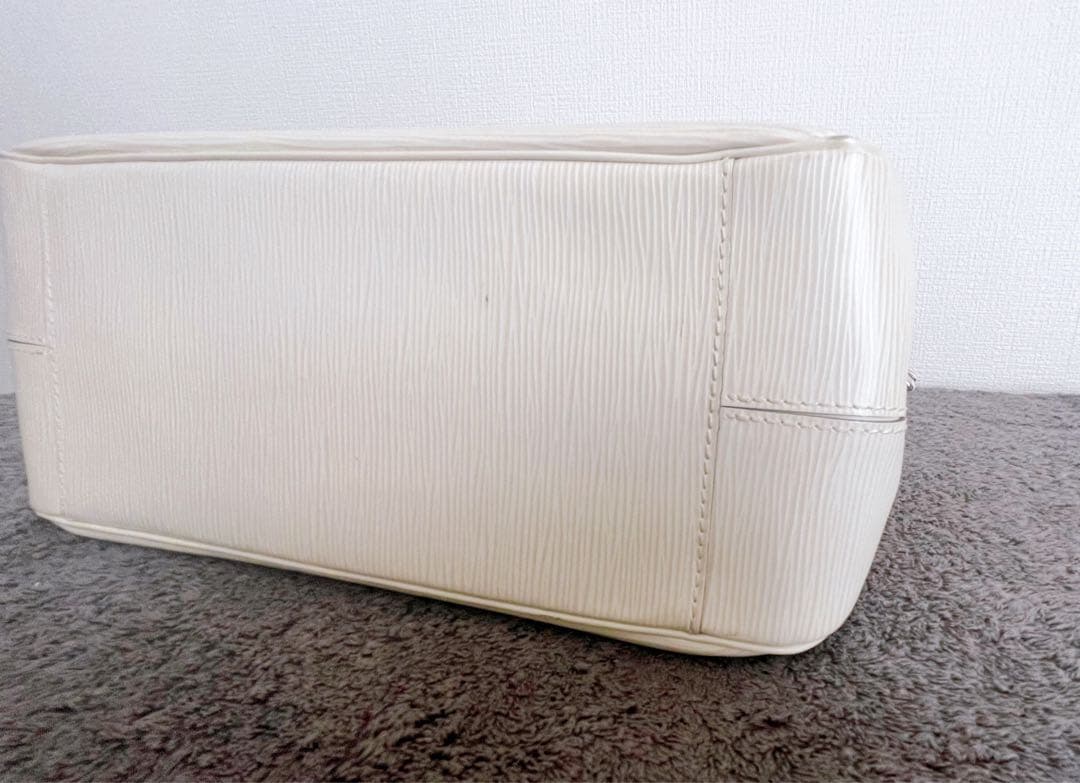 LOUIS VUITTON ルイヴィトン パッシィPM エピ 白 M5926J