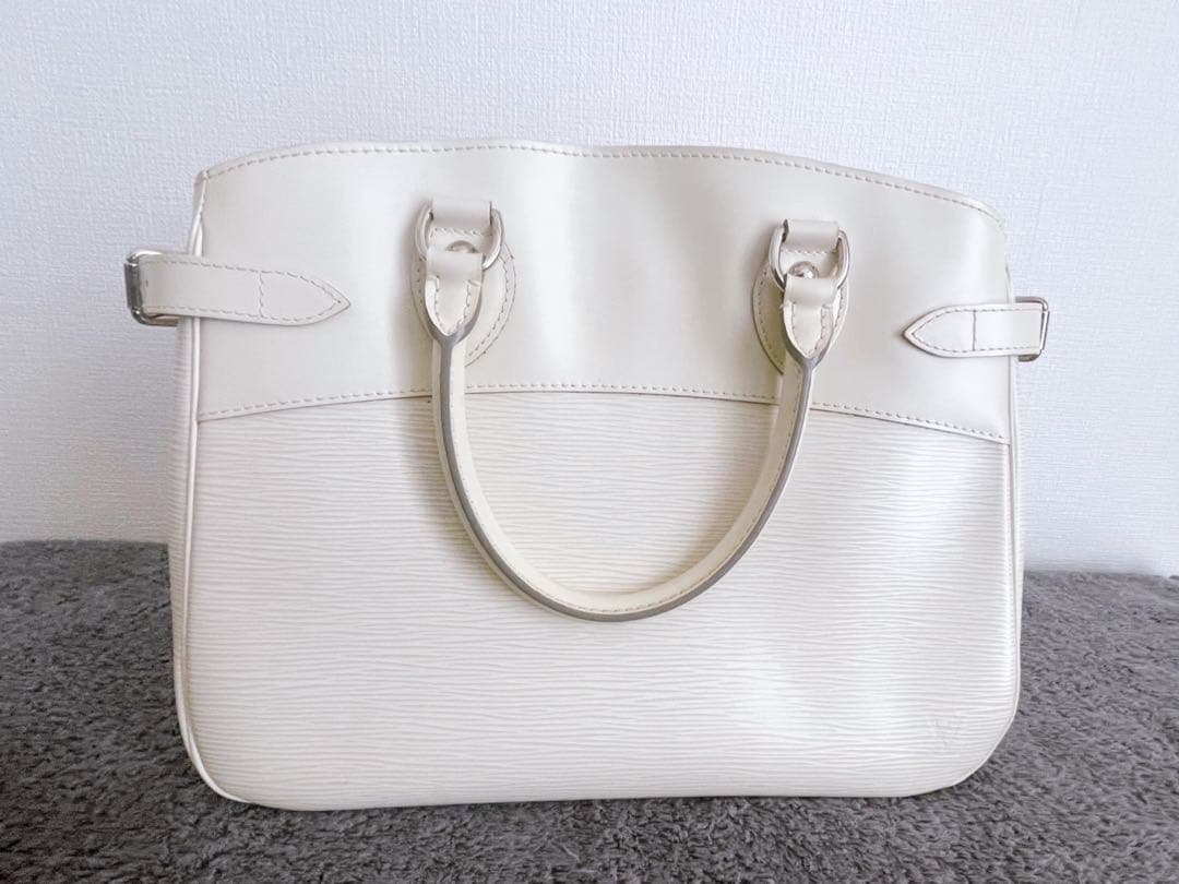 LOUIS VUITTON ルイヴィトン パッシィPM エピ 白 M5926J