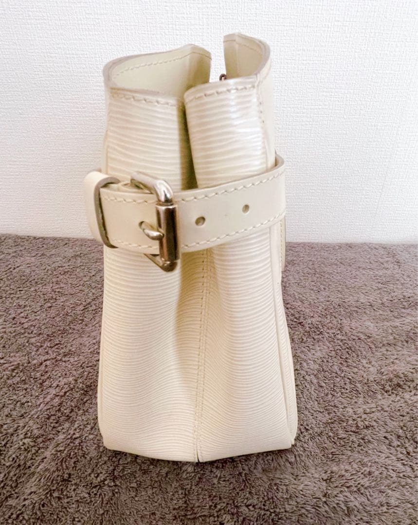 LOUIS VUITTON ルイヴィトン パッシィPM エピ 白 M5926J