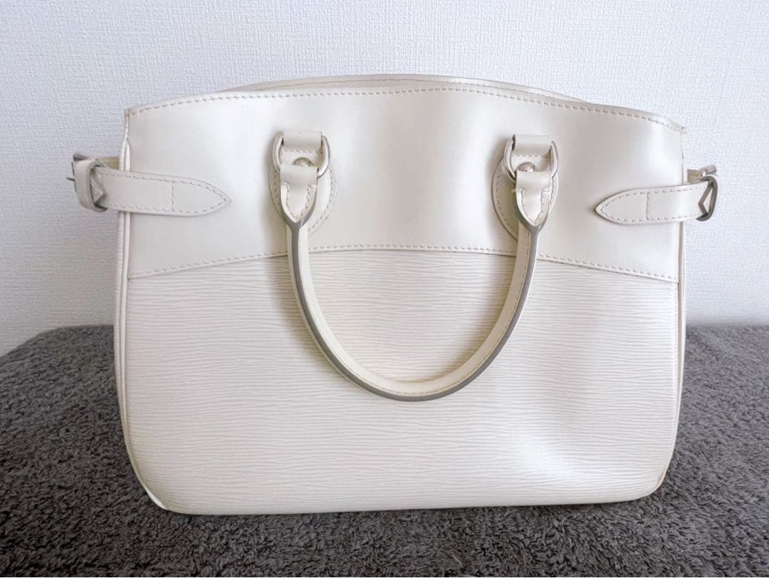 LOUIS VUITTON ルイヴィトン パッシィPM エピ 白 M5926J