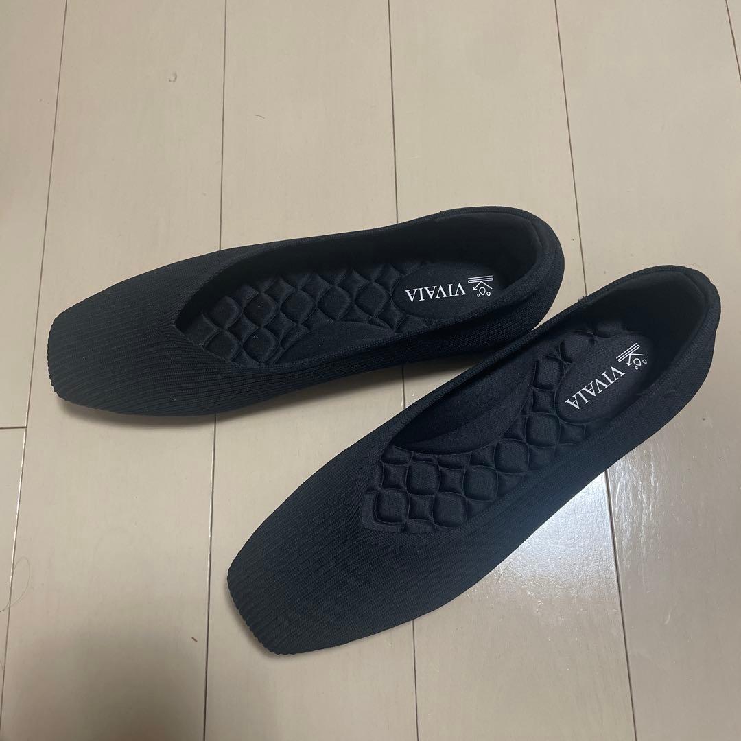VIVAIA ブラック フラットシューズ