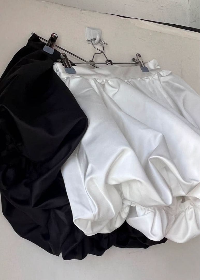 TreatÜrself satinballoonshortpants white