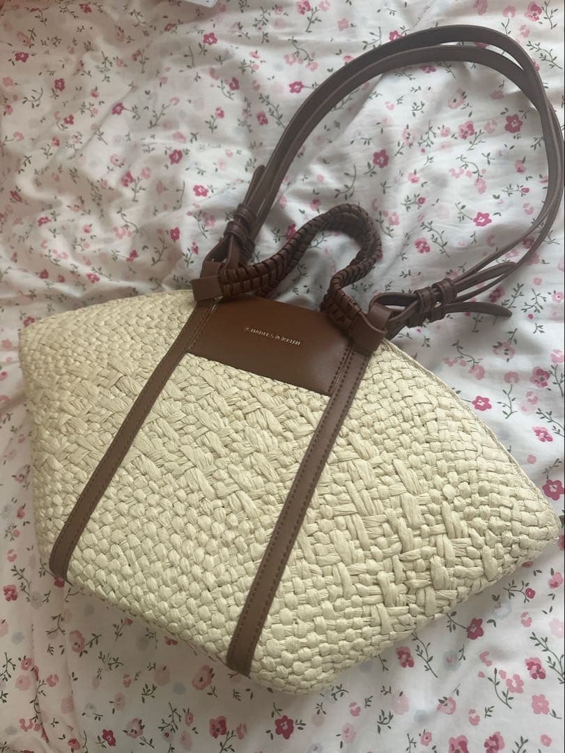 CHARLES&KEITH♡ Shaliaシャリアラフィアウーブンバケツバッグ