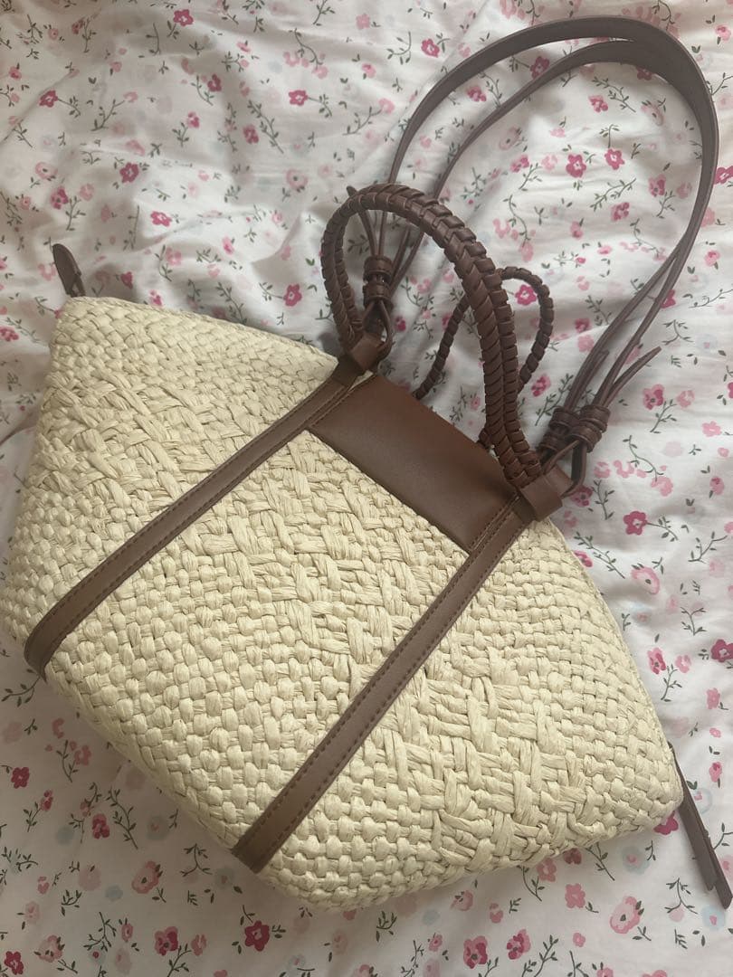 CHARLES&KEITH♡ Shaliaシャリアラフィアウーブンバケツバッグ