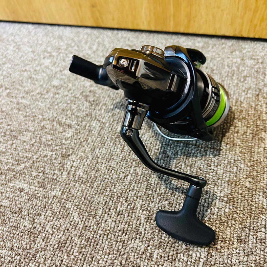 新古品　シマノ　22ミラベル　C3000HG ダブルクロスPE 0.8号付き